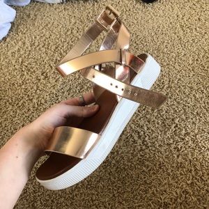MIA PLATFORM SANDALS